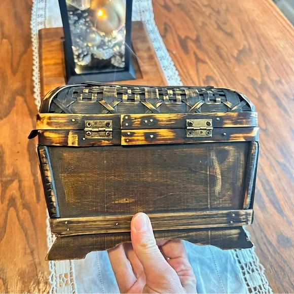 Woven wicker wooden Storage Chest box - read - Picture 8 of 10